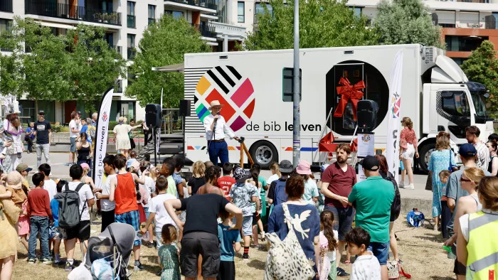 Elektrische Bibliobus feestelijk ingehuldigd in Leuven