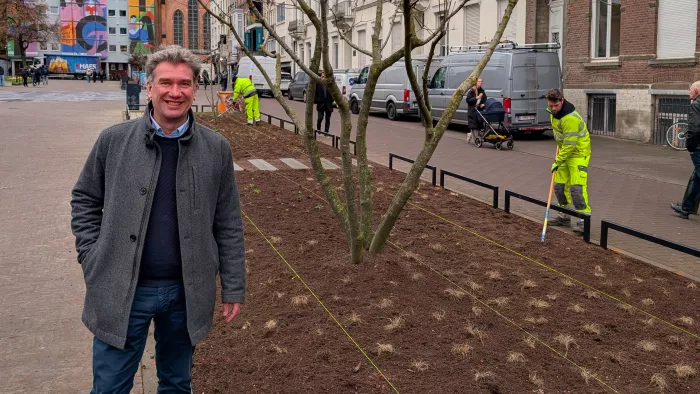 Plantenborders op Herbert Hooverplein in ere hersteld