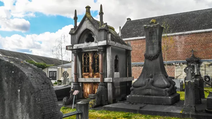 Graf van de familie Grahame - foto: Koen Bauters