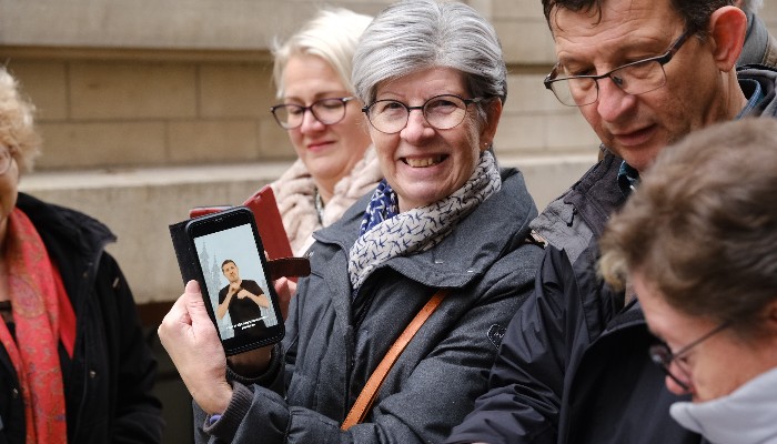 Stad Leuven lanceert de Visiotour, een stadswandeling in gebarentaal