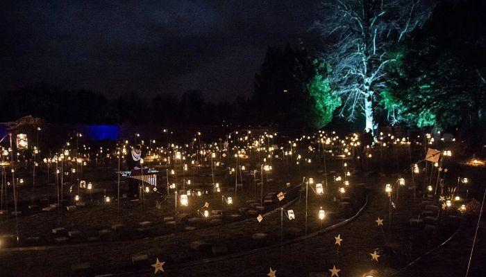 Op Wereldlichtjesdag, elk jaar op de tweede zondag van december, worden wereldwijd overleden en stilgeboren kinderen herdacht met een kaarsje. Ieder jaar organiseren Stad Leuven en Huis van het Kind Leuven een ingetogen lichtritueel op de Leuvense Stadsbegraafplaats. 